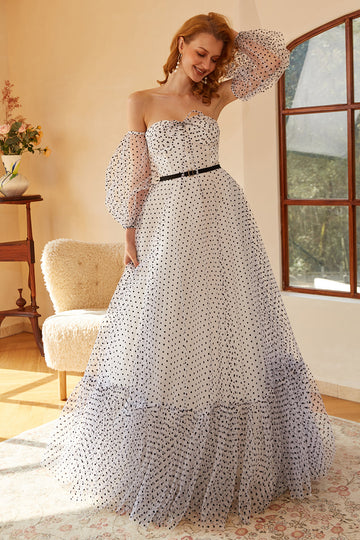Robe de bal longue à pois blancs avec manches